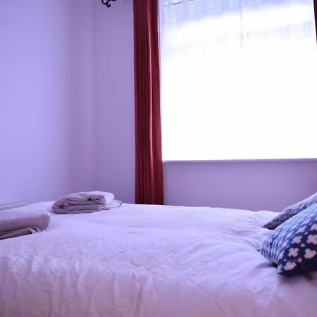 Light 1 Bed 1 Bath In Central Dublin! *