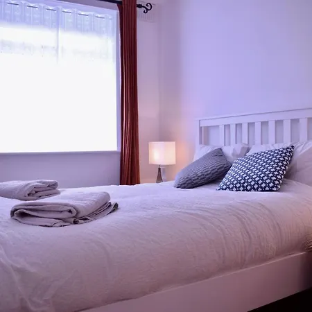 Apartment Light 1 Bed 1 Bath In Central Dublin!